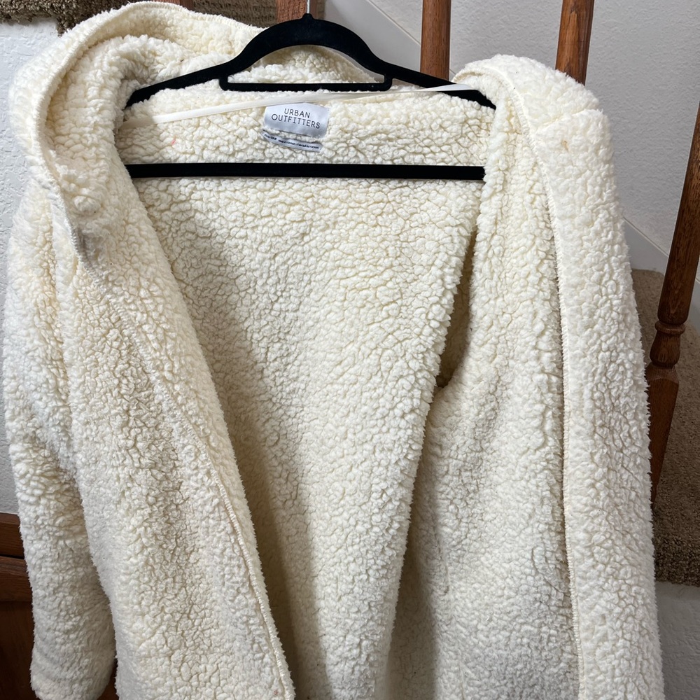 URBAN OUTFITTERS sherpa robe